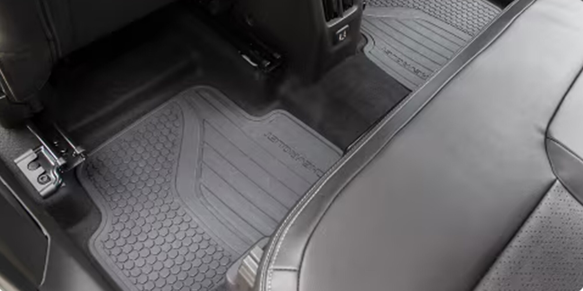 Chevrolet Spin 2027 com tapetes de PVC para mais facilidade na limpeza